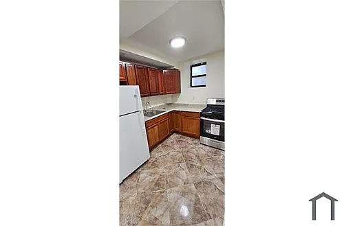 915 43rd St Photo 1