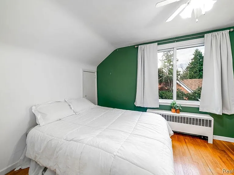 165 Bowers St — Photo 13