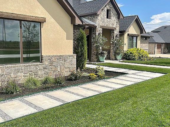 5th image of 2000 Seguin Dr
