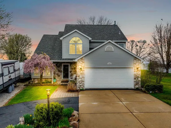 37330 Lakeshore Dr, Harrison Township, MI 48045
