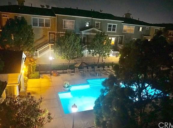 3rd image of 1800 Oak St Unit 200