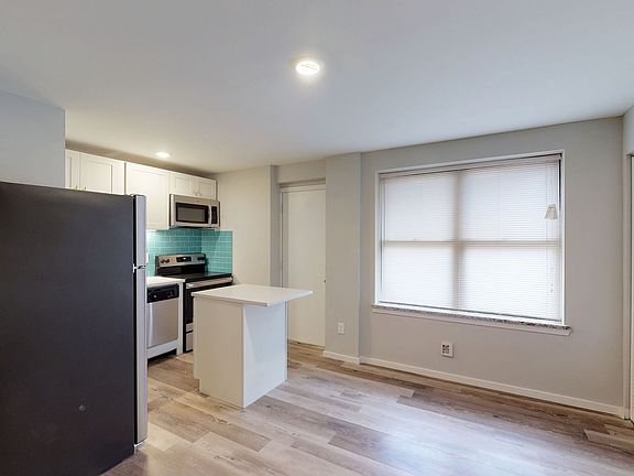 4th image of 5574 Pershing Ave Floor 1