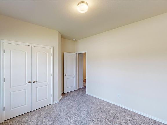 3rd image of 307 Vineyard Ct