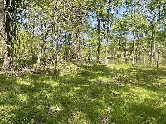 5th image of 327 Heron Cove Rd