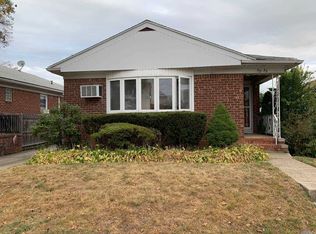 53-35 208th St, Oakland Gardens, NY 11364