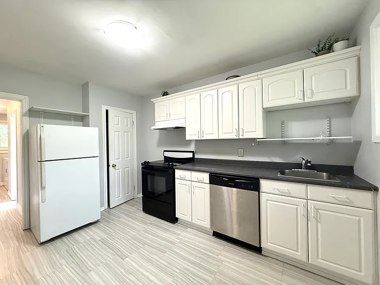 252 Scott St — Photo 11
