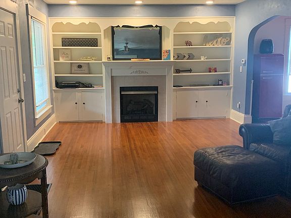 5th image of 305 W Park St