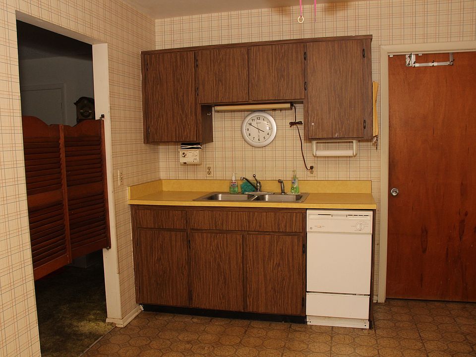 1st image of 292 Gibbons Ave