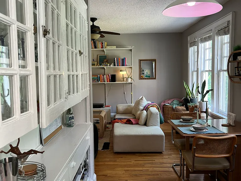742 Monroe Dr NE — Photo 2