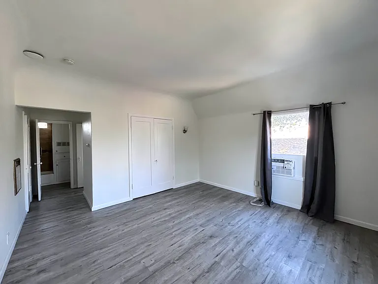 49 N Berkeley Ave #4 — Photo 3