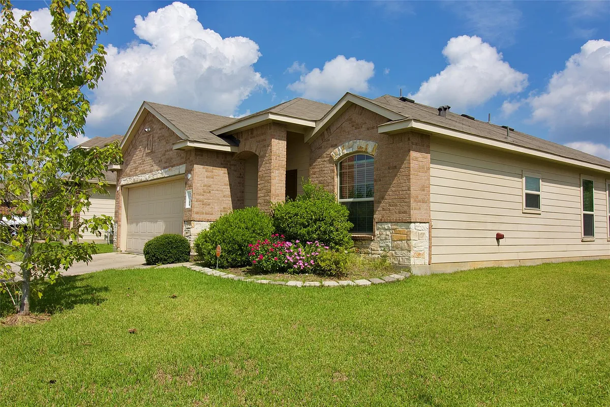 Building Photo - 25311 Saddlebrook Ranch Dr