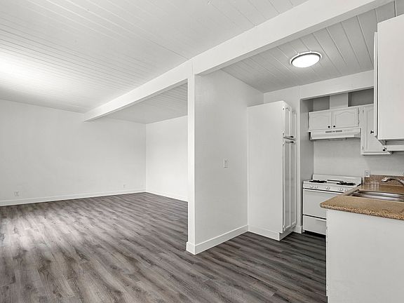 3rd image of 7609 Whitsett Ave APT 9