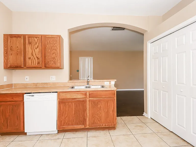 10330 Avelar Ridge Dr — Photo 7