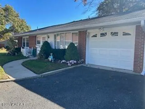 455B Portsmouth Drive, Lakewood, NJ 08701