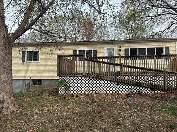 1216 S 10th St, Atchison, KS 66002