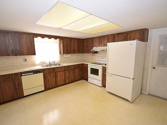 3rd image of 36330 Brendenshire Ct