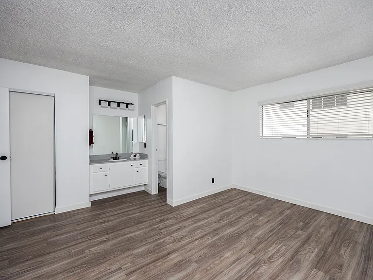 Carson Oakwood Apartments — Photo 55