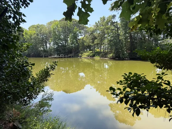 7 Natty Cove Ln, Kilmarnock, VA 22482