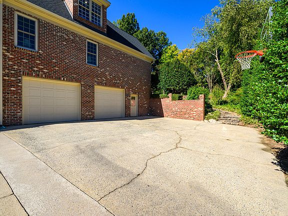 4th image of 3909 Hemsbury Way