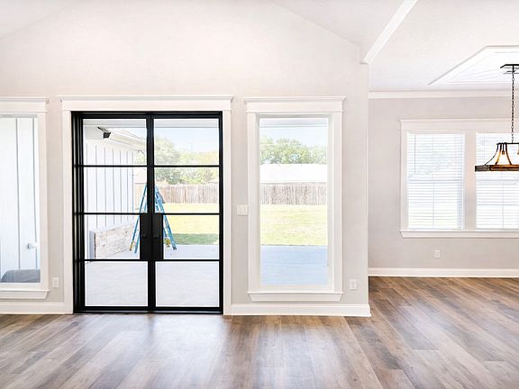 3rd image of 224 Fox Run Ln