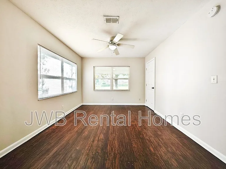 711 Appian Way — Photo 5