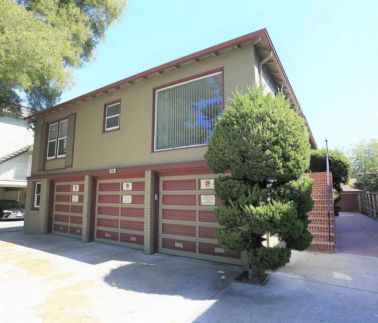 Updated Top-Floor 1 Bed/1 Bath Apartment Available NOW! — Photo 2