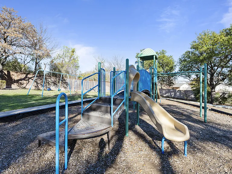 Lavera at Lake Highlands — Photo 30