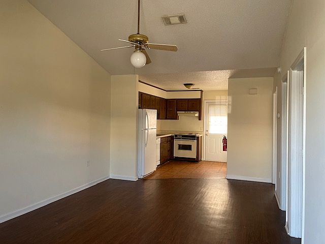 1st image of 100 Lanier Dr APT 20