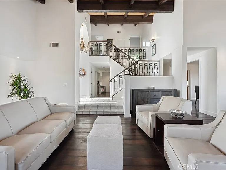 4372 Park Vicente — Photo 4