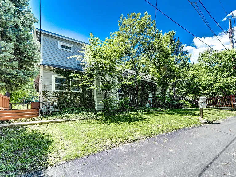 1232 Dean Pl — Photo 2