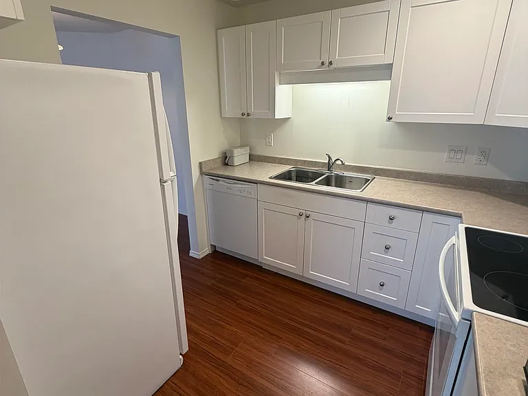 2915 Glen Dr — Photo 3