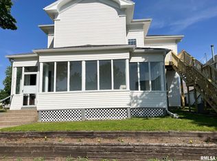 2125 Pershing Blvd, Clinton, IA 52732