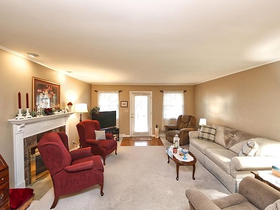 4th image of 104 Marita Dr
