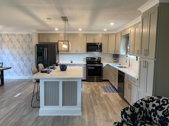 4th image of 1136 Mountain View Dr