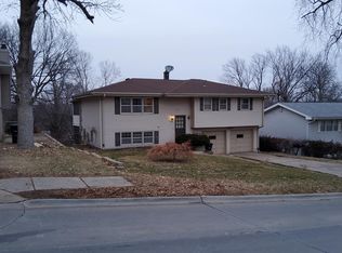 8526 Burt St, Omaha, NE 68114