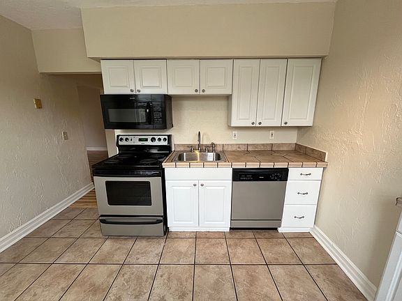 3rd image of 214 Stratford Ave