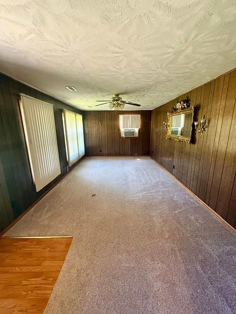 3 Bedroom 1 Full Bath 2 Half bath Brick house for Rent — Photo 3