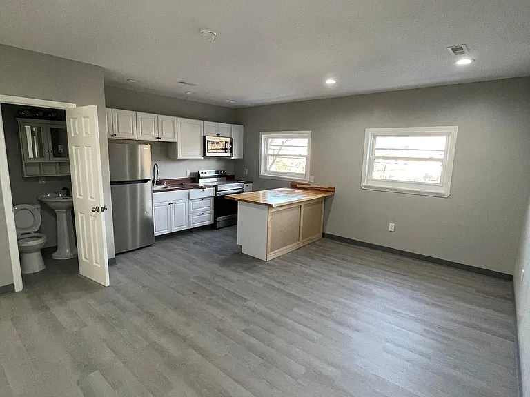 5302 Butler St #4 — Photo 8