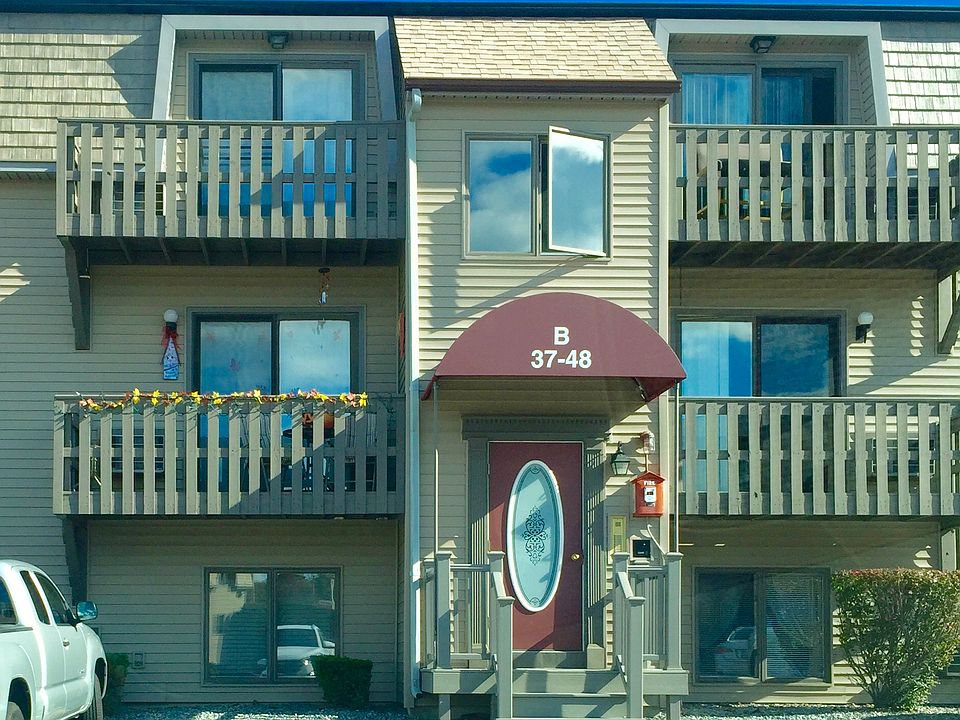 1st image of 43 Village Ct