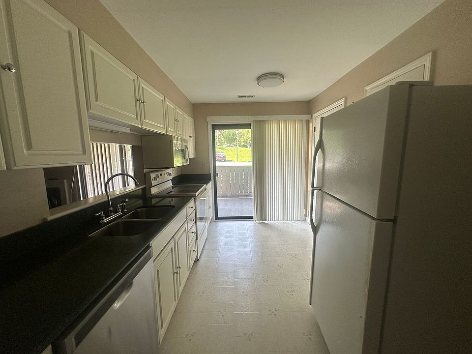 1st image of 2421 Barnside Ct