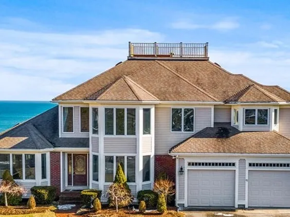 42 Oak Bluff Cir, Plymouth, MA 02360