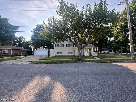2nd image of 1096 Birch Ln