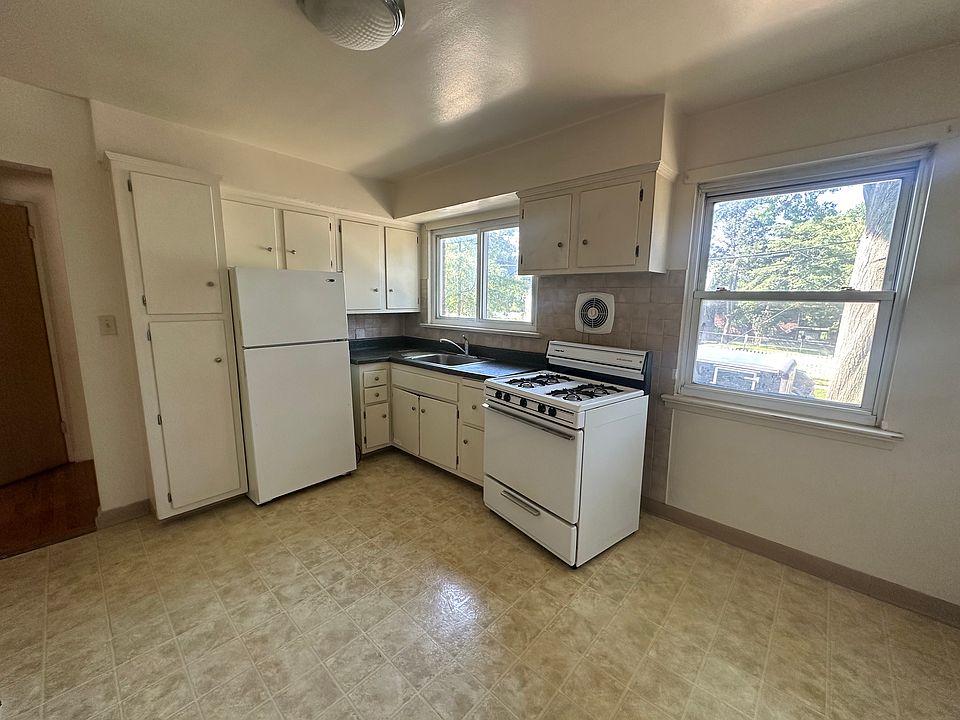 1st image of 212 Broad Ave #2A