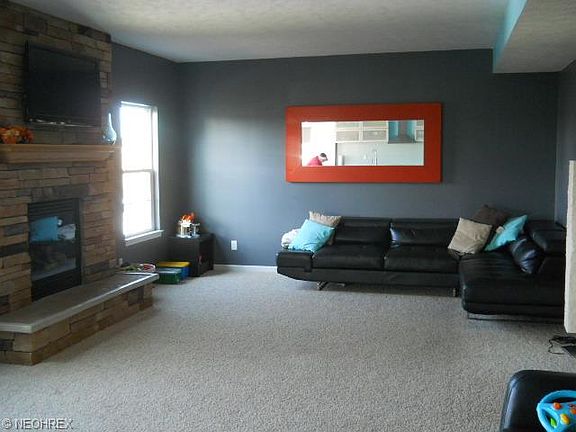 5th image of 407 Greenfield Ln