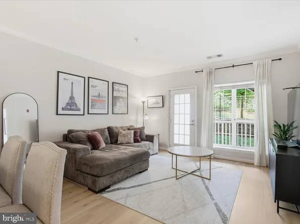 4560 Strutfield Ln APT 1104, Alexandria, VA 22311