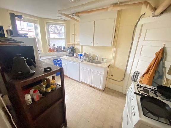 4th image of 33 Concord Ave #13