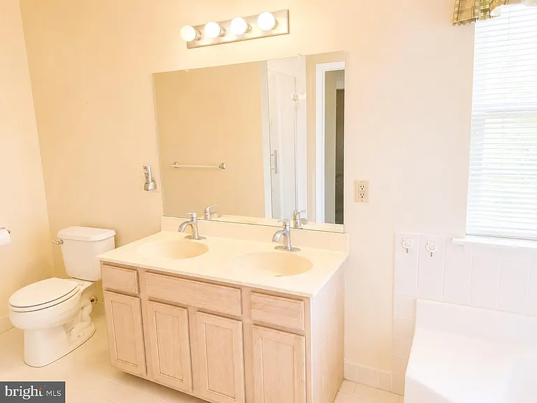 4037 Runnymead Dr — Photo 25