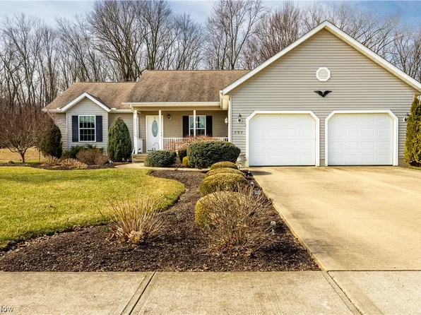404 Northwoods Ave, Wellington, OH 44090