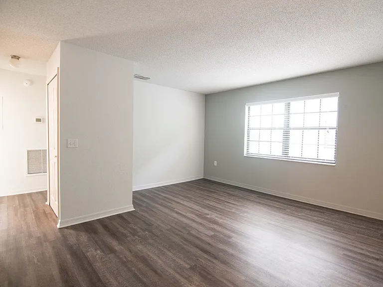 Woodland Heights Apartments — Photo 33