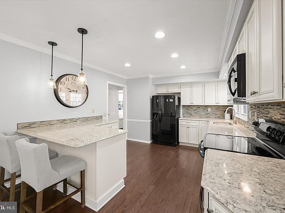 3rd image of 10112 Snowden Rd